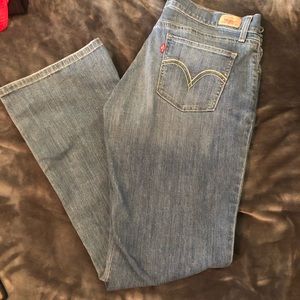 Levi Curvy Cut 528 Jeans. Women’s/Jr’s size 15 M